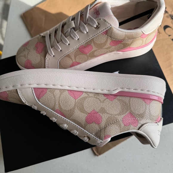 coach Clip Low Top Sneaker In Signature Canvas With Hearts cp871 - Picture 6 of 7